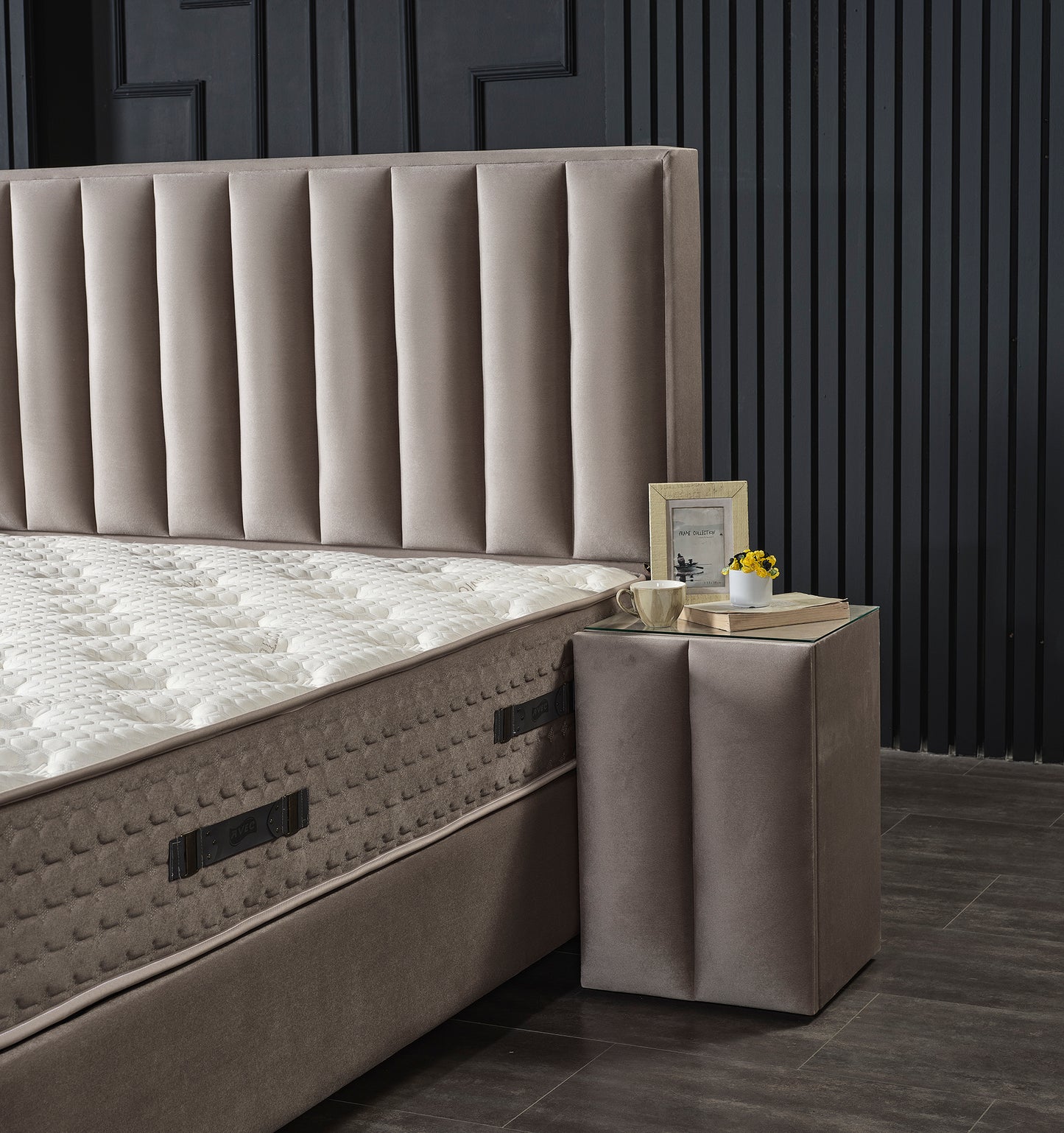 PASIFIK Opbevaringsseng m. Hovedgavl