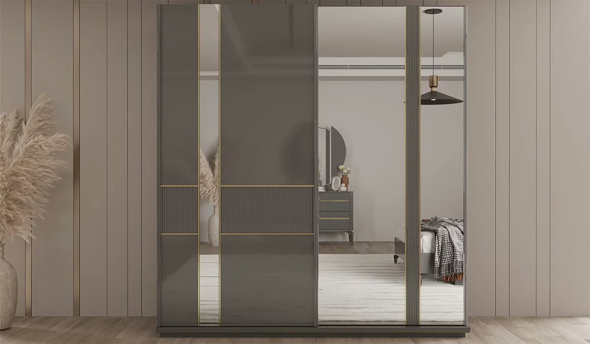 BELLA Garderobeskab m. skydedør